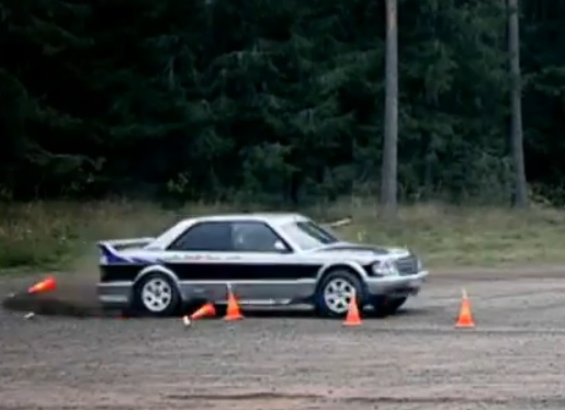 Mika Hakkinen ensina a fazer drift em rally para o Top Gear