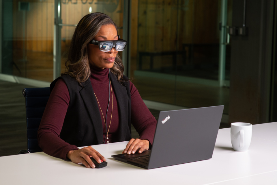 Lenovo lança óculos inteligentes ThinkReality A3 podendo exibir até cinco monitores virtuais